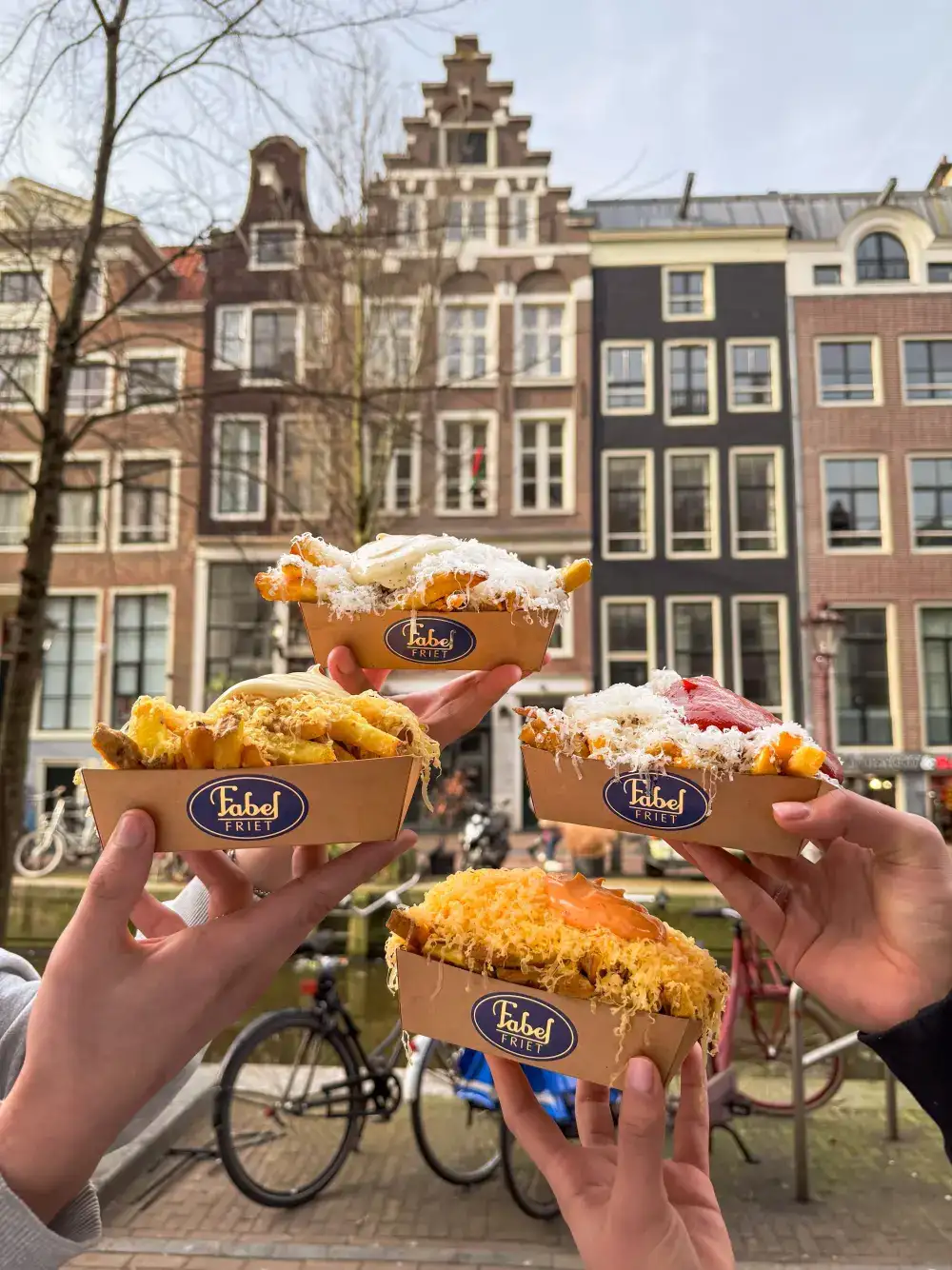 Frietjes van Fabel voor een grachtenpand